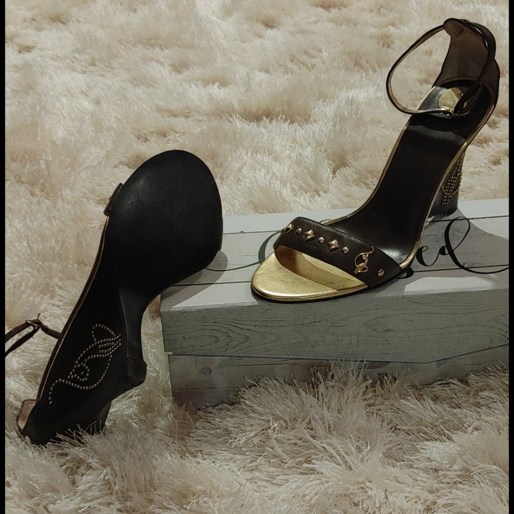 Shoes - Picture 2 of 3